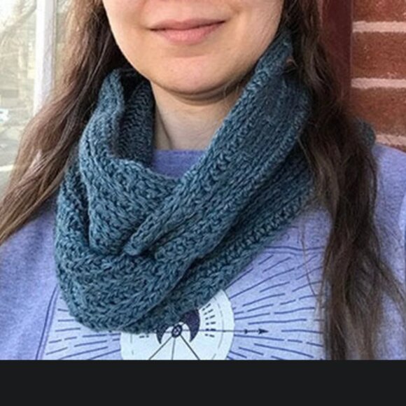 NEW Handmade Crochet Blue-Grey Denim-Colored Soft Cowl in Wool/Silk/Mohair - Picture 2 of 4